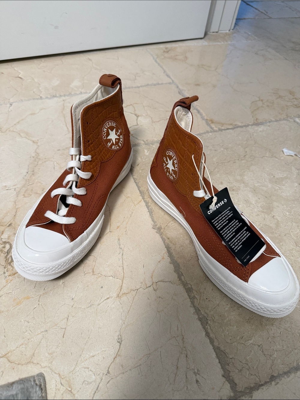 Converse - Picture 2 of 5